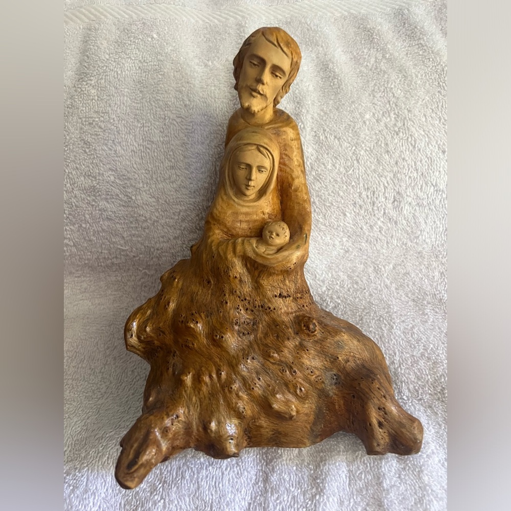 Vintage Burl wood sculpture of Jesus, Mary, and Joseph - excellent condition